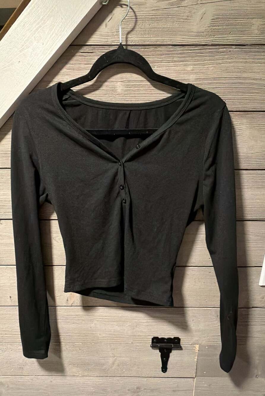 EDIKTED Tanya V-Neck Cardigan Size M Black Long Sleeve Cropped Top